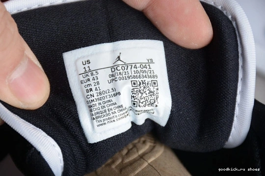 DC0774-041 University (W) Jordan Low  Blue Black 1 DC0774-041 White 0408